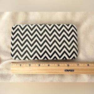 Merona Black & White Zig Zag Pattern Snap Clutch Wallet Card Money Holder NWT